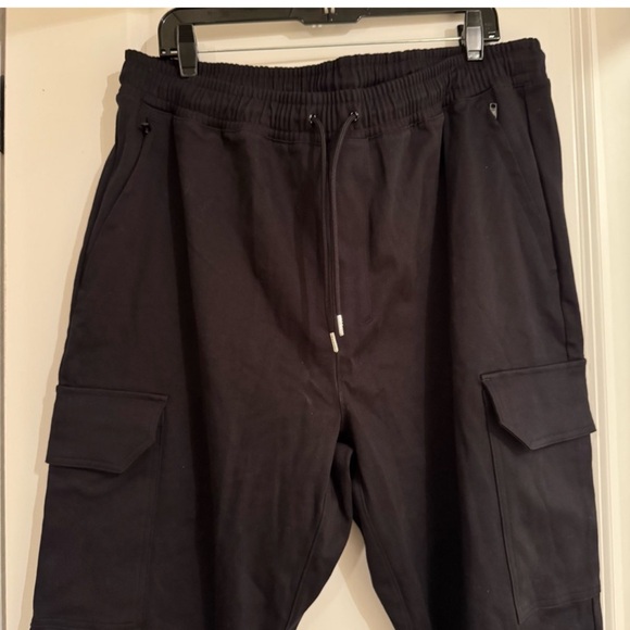 ALO Yoga Black Cargo Joggers- Worn Once! - Picture 2 of 5